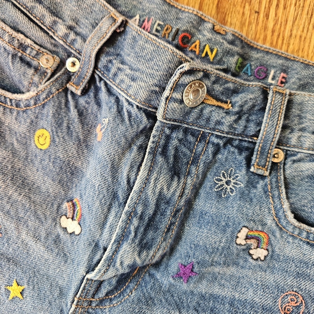 American Eagle '90s Boyfriend Shorts 0 Jean Embroidered Rainbow Pride Festival